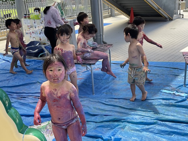 女児 ボディーペインティング 